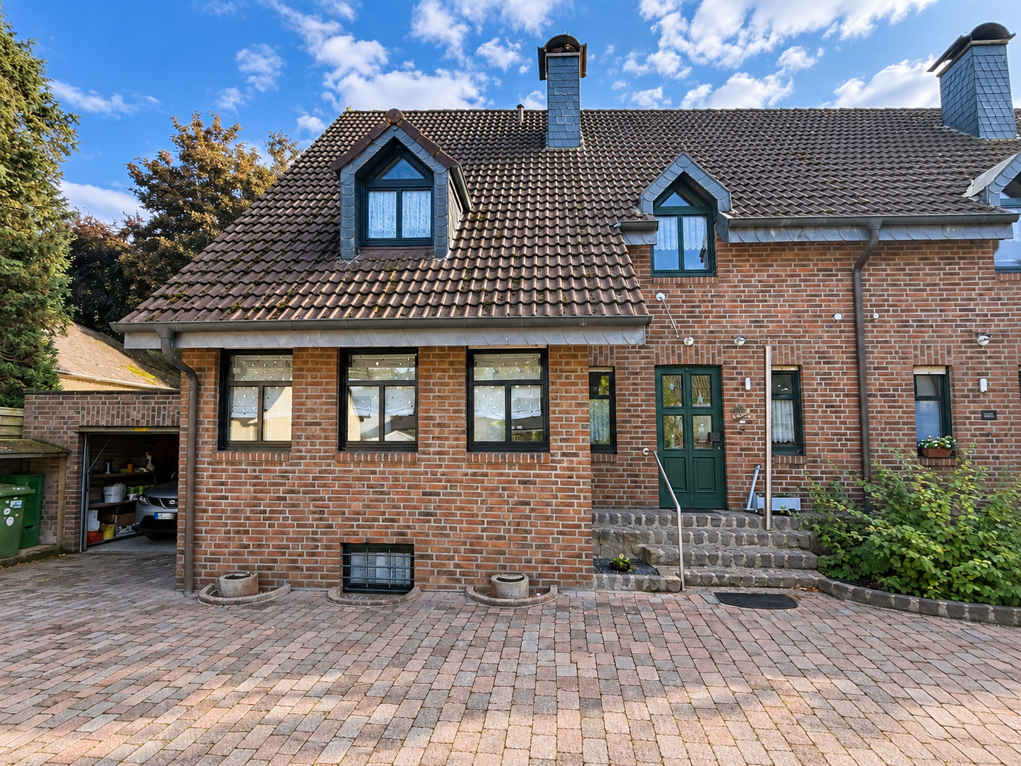 Großzügige Doppelhaushälfte mit Vollkeller, Garage und Südwestgarten in Geldern-Veert
